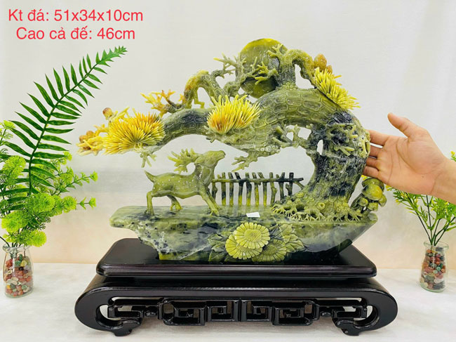 Hươu Phong Thủy Dưới Gốc Cây Tùng Ngọc Seppentine 51cm