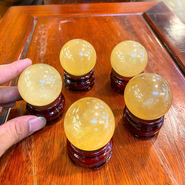 Bi Lăn Tay Đá Thạch Anh Vàng Trong Đường Kính ~4cm Nặng ~0.1kg