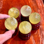 Bi Lăn Tay Đá Thạch Anh Vàng Trong Đường Kính ~4cm Nặng ~0.1kg