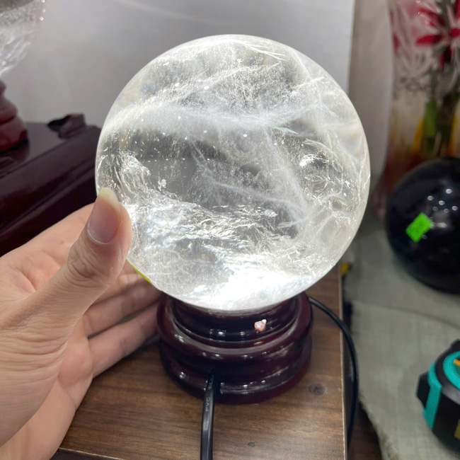 Quả Cầu Đá Thạch Anh Trắng Trong Nặng 2,48kg