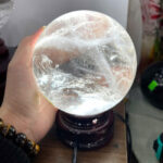 Quả Cầu Đá Thạch Anh Trắng Trong Nặng 2,48kg