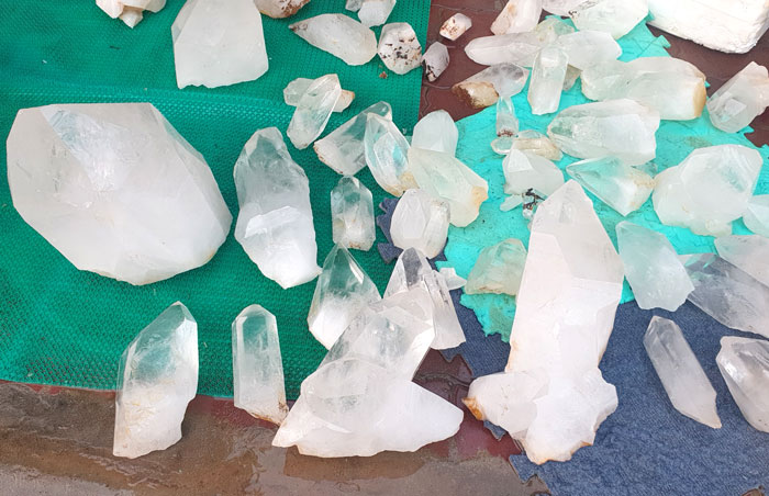 Đá thạch anh trắng hình thành như thế nào trong tự nhiên?