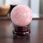 Quả Cầu Đá Phong Thủy Thạch Anh Hồng 2,02kg