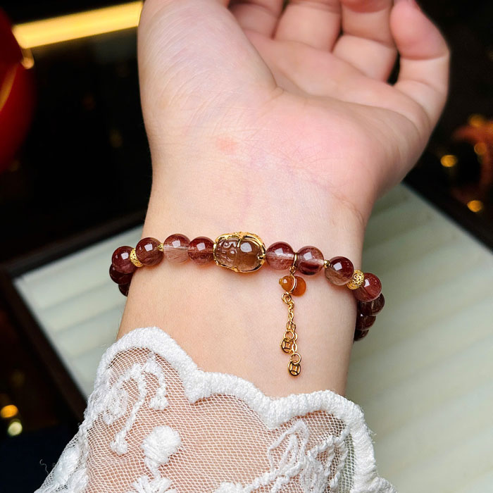 Vòng Tay Phong Thủy Thạch Anh Tóc Đỏ 6mm Mix Tỳ Hưu Bọc Vàng 10k & Charm Vàng 18k