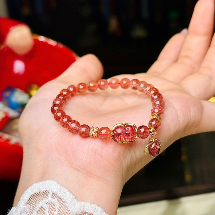 Vòng Tay Phong Thủy Thạch Anh Tóc Đỏ 6mm VIP Mix Tỳ Hưu Bọc Vàng 10k & Charm Vàng 18k