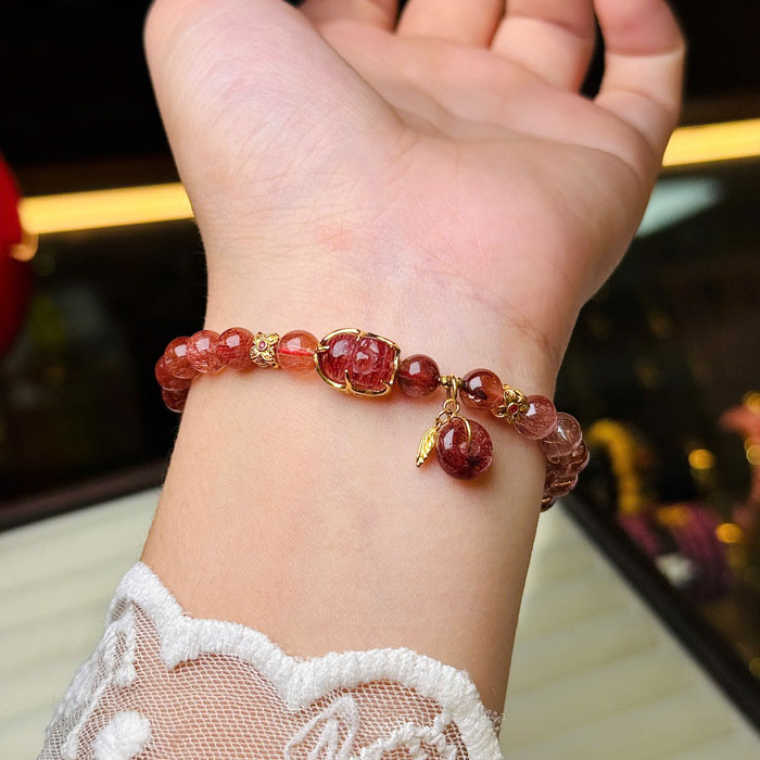 Vòng Tay Phong Thủy Thạch Anh Tóc Đỏ 6mm VIP Mix Tỳ Hưu Bọc Vàng 10k & Charm Vàng 18k