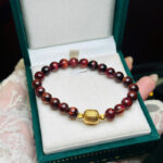 Vòng Tay Phong Thủy Thạch Anh Tóc Đỏ 7mm VIP Mix Đồng Trục Charm Vàng 18k