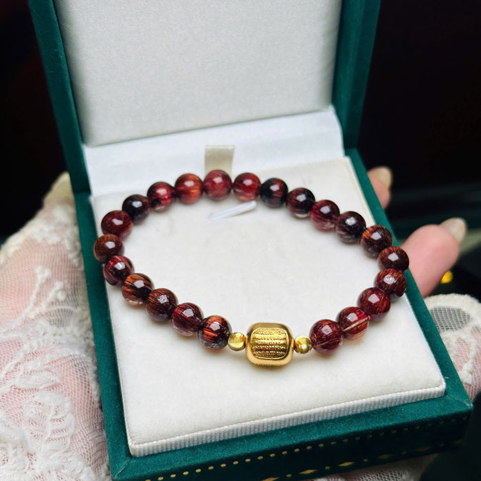Vòng Tay Phong Thủy Thạch Anh Tóc Đỏ 7mm VIP Mix Đồng Trục Charm Vàng 18k