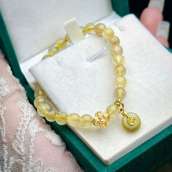 Vòng Tay Phong Thủy Thạch Anh Tóc Vàng 6mm Charm Vàng
