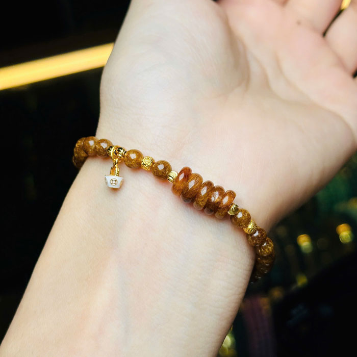 Vòng Tay Phong Thủy Thạch Anh Vàng Tóc Nâu 5,5mm Ngũ Điếu Charm Bạc Si Vàng Cao Cấp