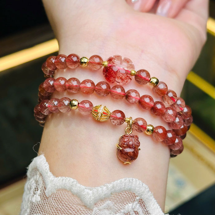 Chuỗi Vòng Đá Phong Thủy Thạch Anh Tóc Đỏ 6mm Mix Charm Vàng 18k