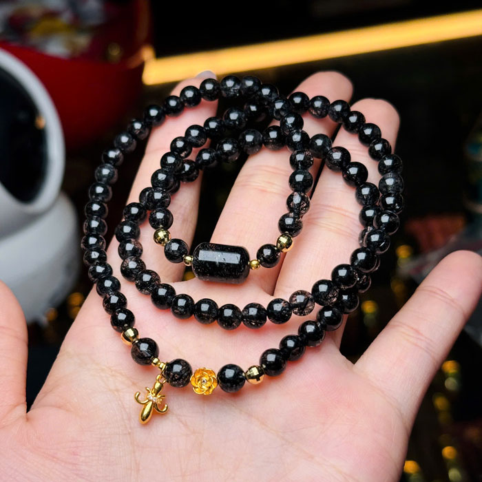 Chuỗi Vòng Đá Phong Thủy Thạch Anh Tóc Đen 6,2li Mix Charm Vàng 18k