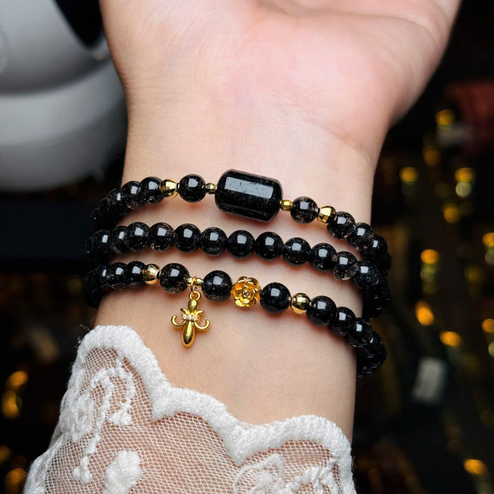 Chuỗi Vòng Đá Phong Thủy Thạch Anh Tóc Đen 6,2li Mix Charm Vàng 18k