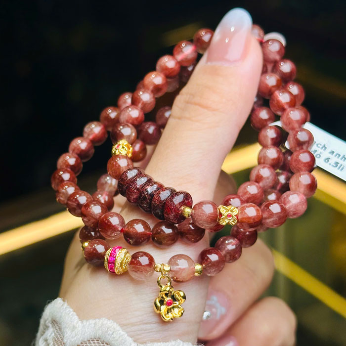Chuỗi Vòng Đá Phong Thủy Thạch Anh Tóc Đỏ 6,5mm Mix Ngũ Điếu Charm Vàng 18k