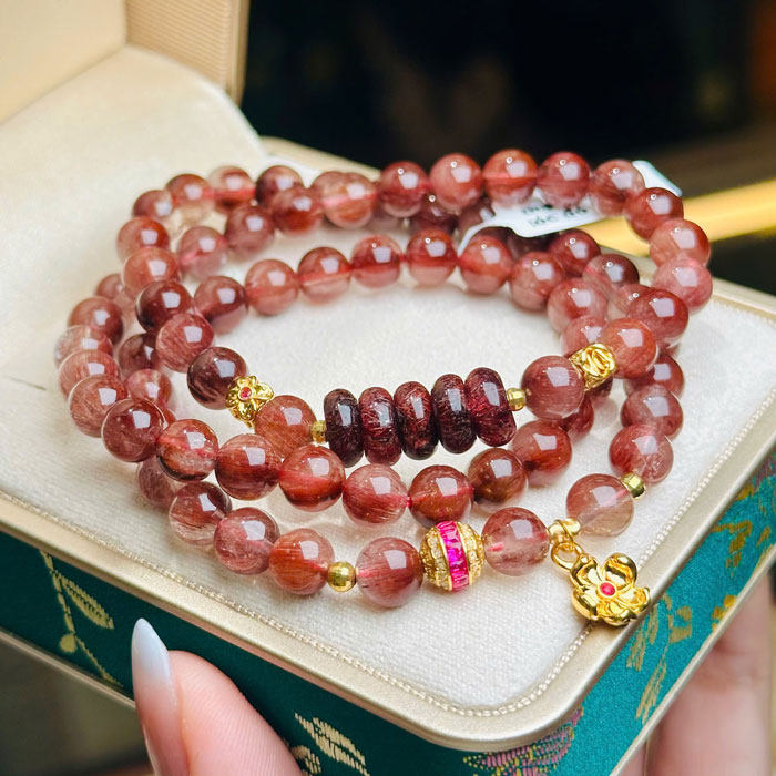 Chuỗi Vòng Đá Phong Thủy Thạch Anh Tóc Đỏ 6,5mm Mix Ngũ Điếu Charm Vàng 18k