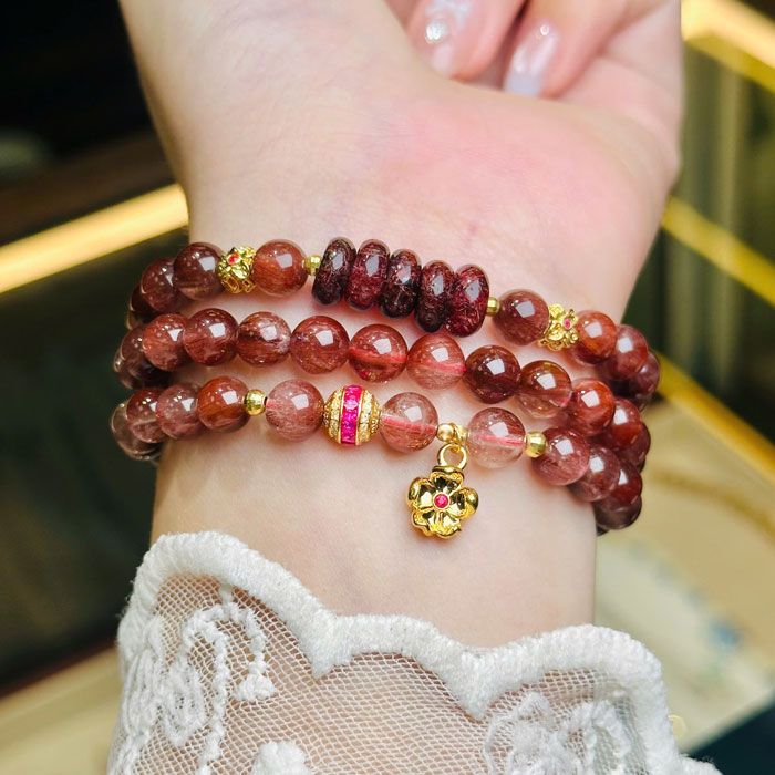 Chuỗi Vòng Đá Phong Thủy Thạch Anh Tóc Đỏ 6,5mm Mix Ngũ Điếu Charm Vàng 18k