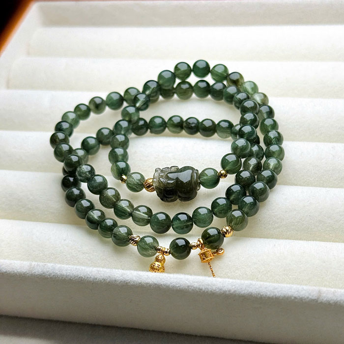 Chuỗi Vòng Tay Phong Thủy Thạch Anh Tóc Xanh Đồng Trục 6mm Mix Tỳ Hưu Charm Vàng 18k