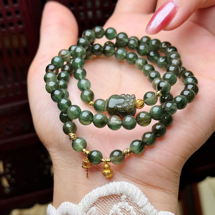 Chuỗi Vòng Tay Phong Thủy Thạch Anh Tóc Xanh Đồng Trục 6mm Mix Tỳ Hưu Charm Vàng 18k