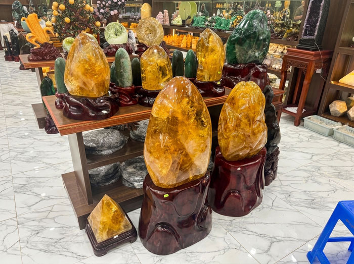 Đ&aacute; cảnh thạch anh v&agrave;ng
