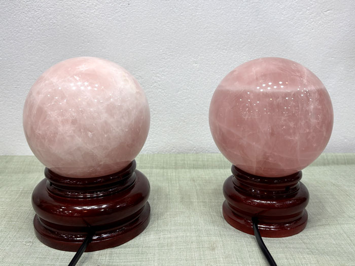 Thạch anh hồng đậm nhạt