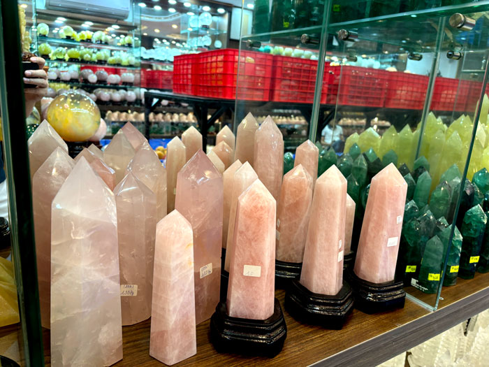 Trụ đ&aacute; thạch anh hồng